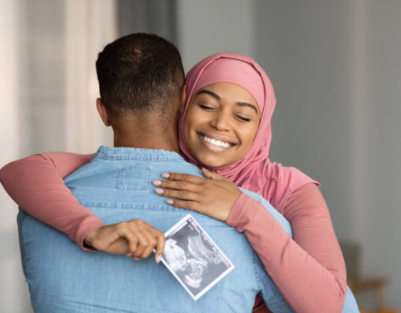 Jinsi ya kufahamu kama mwenzi wako anakupenda kwa dhati