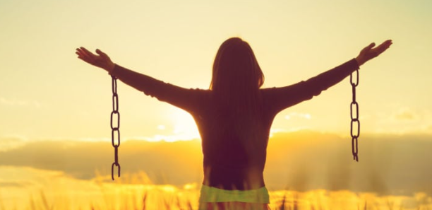 Jinsi ya kujifunza kuachilia yaliyopita kwenye mapenzi