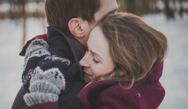 Jinsi ya kumheshimu mpenzi wako hadharani na faraghani