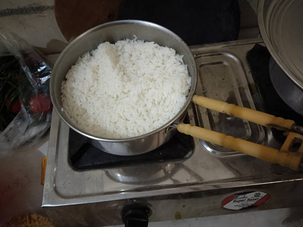 Jinsi ya kupika wali kwenye gesi