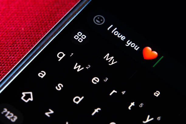 SMS Fupi Nzuri za Mapenzi: Mwongozo Kamili wa Kugusa Moyo